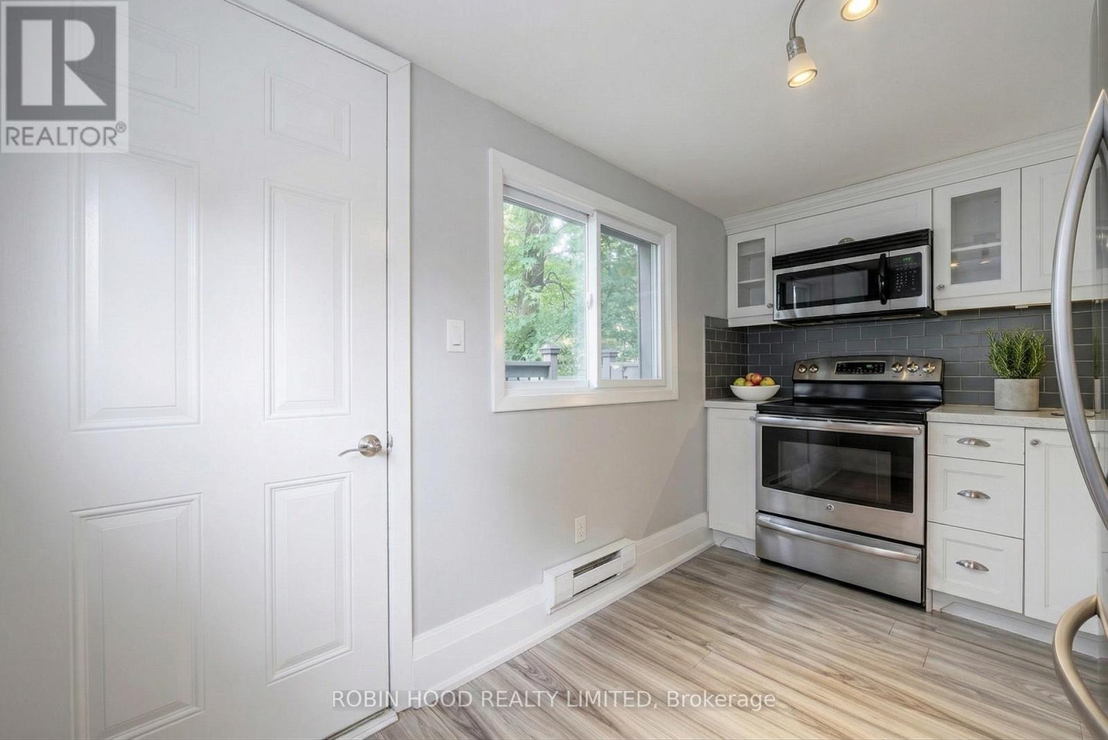 Unit 1 - 271 Albany Avenue, Toronto (Annex), Ontario  M5R 3C7 - Photo 2 - C13081826