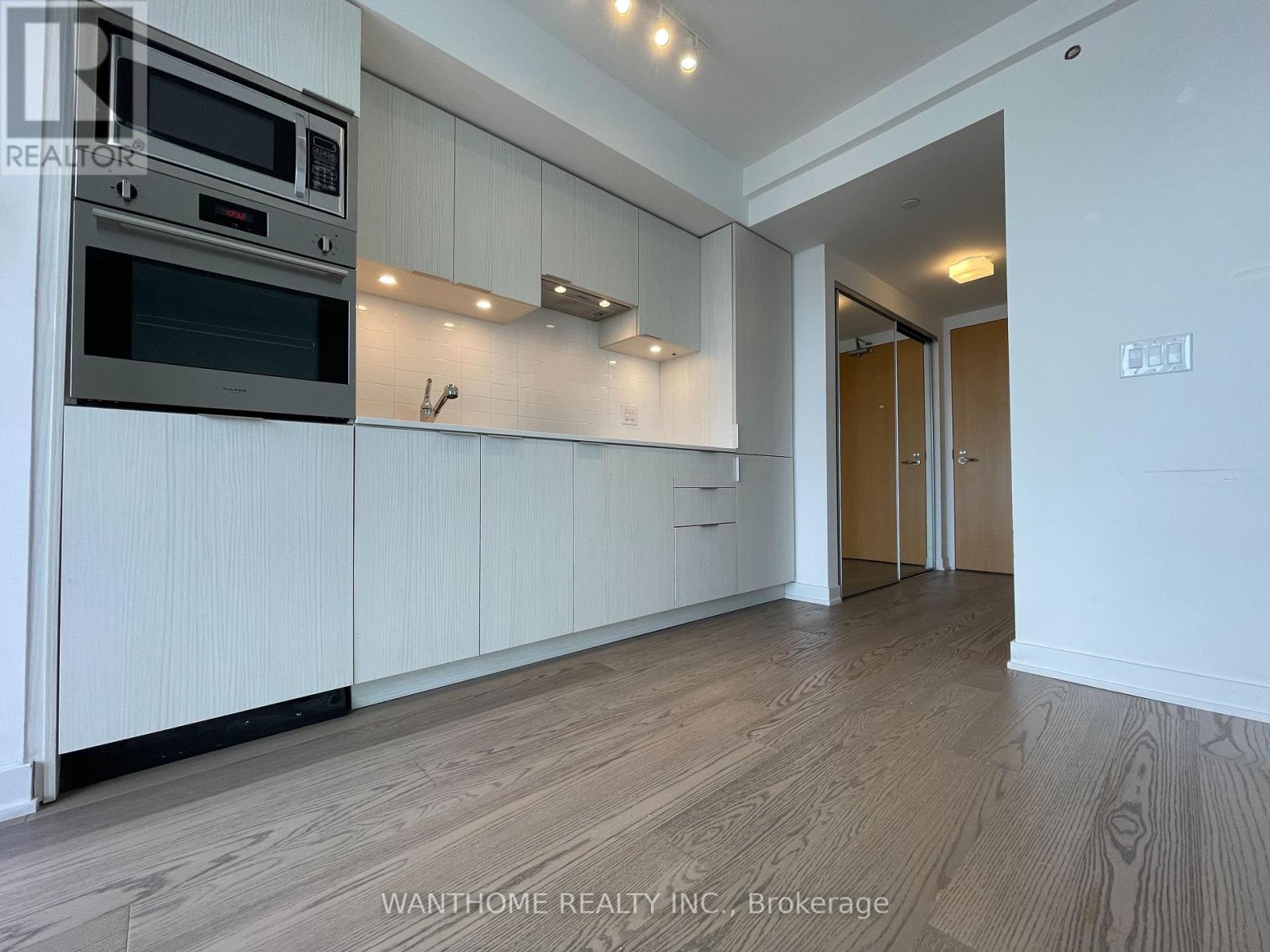 2412 - 11 Wellesley Street W, Toronto, Ontario  M4Y 0G4 - Photo 2 - C13081838