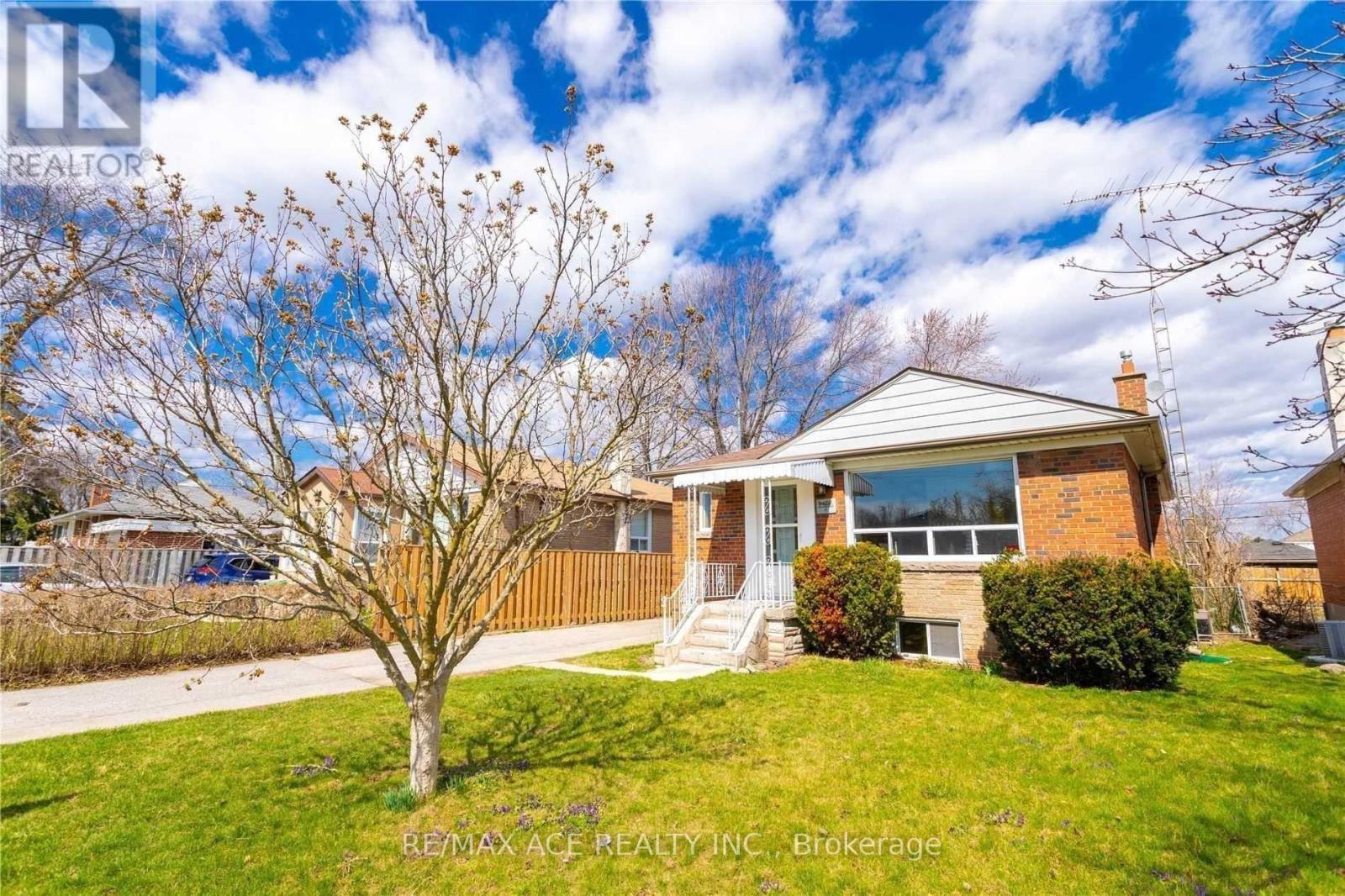 BSMT - 6 STRODE DRIVE, Toronto, Ontario