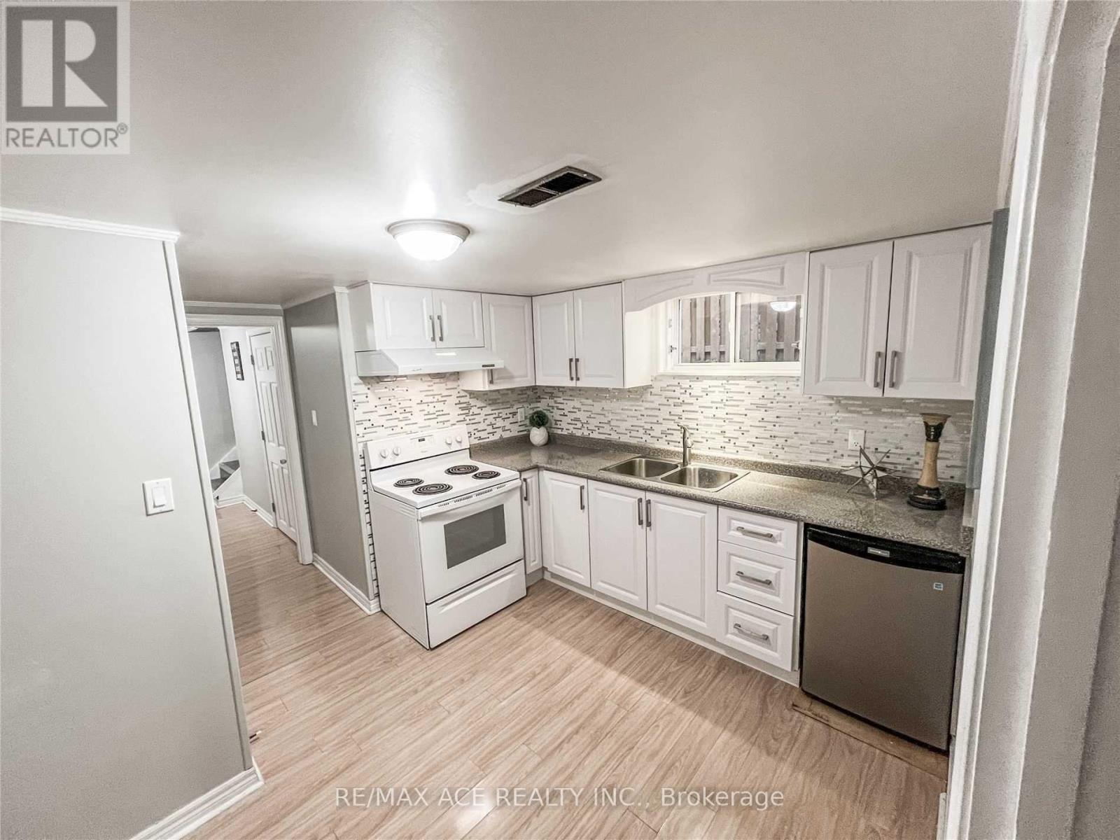 Bsmt - 6 Strode Drive, Toronto (Eglinton East), Ontario  M1J 1L9 - Photo 3 - E13081778