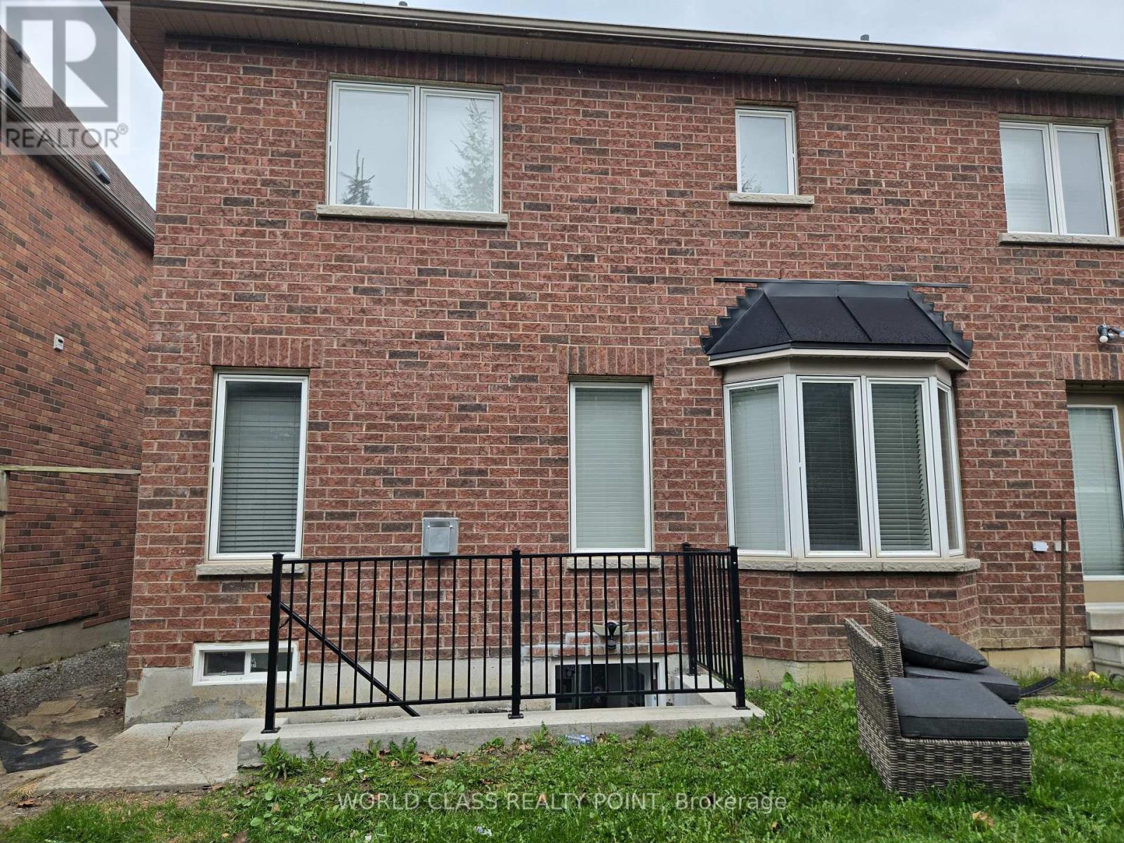 33 Rushbrooke Way, Ajax, Ontario  L1Z 2C4 - Photo 2 - E13081850
