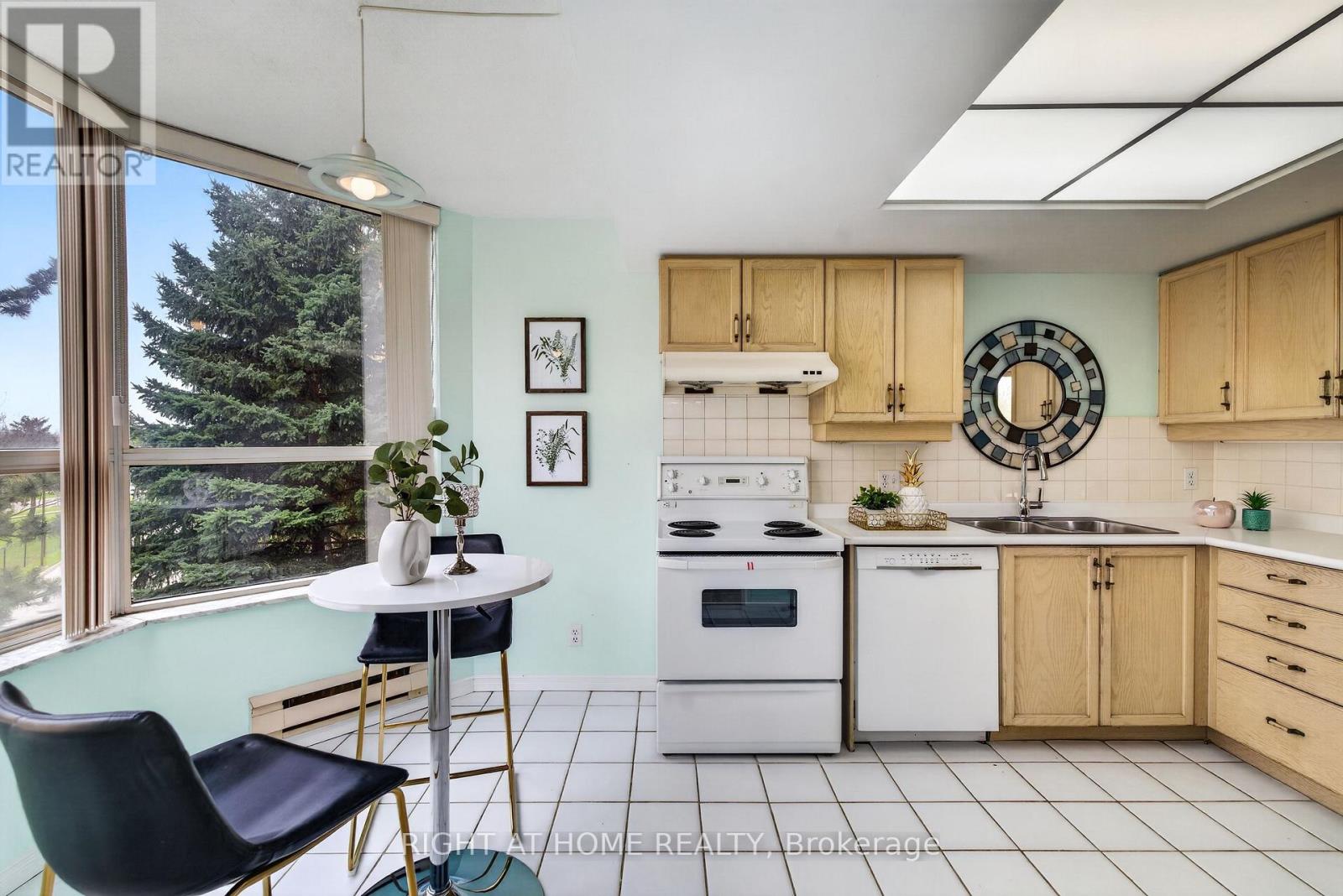 323 - 6 Humberline Drive, Toronto, Ontario  M9W 6X8 - Photo 18 - W13081788