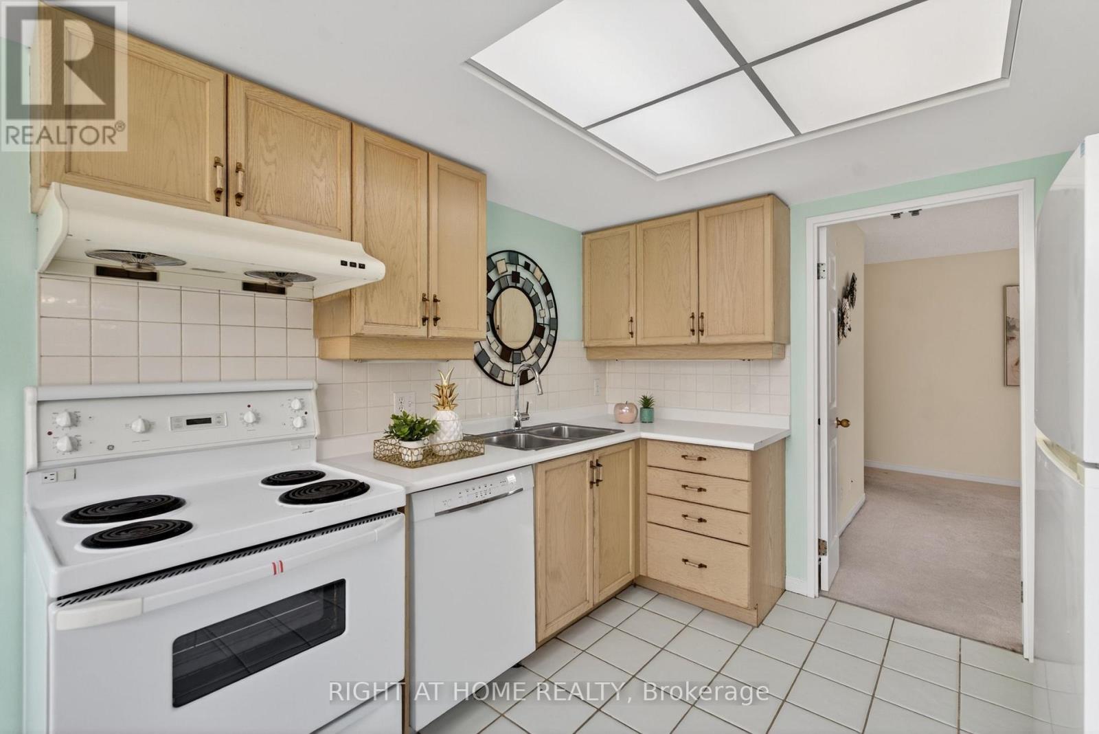 323 - 6 Humberline Drive, Toronto, Ontario  M9W 6X8 - Photo 19 - W13081788