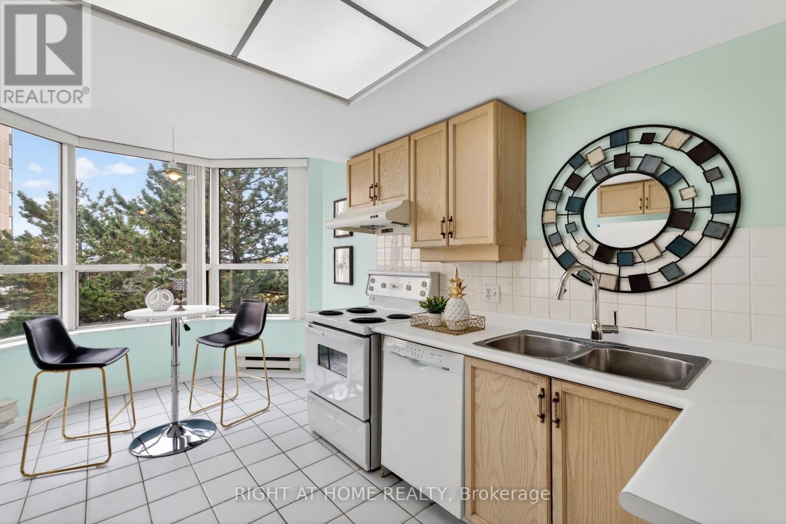323 - 6 Humberline Drive, Toronto, Ontario  M9W 6X8 - Photo 20 - W13081788