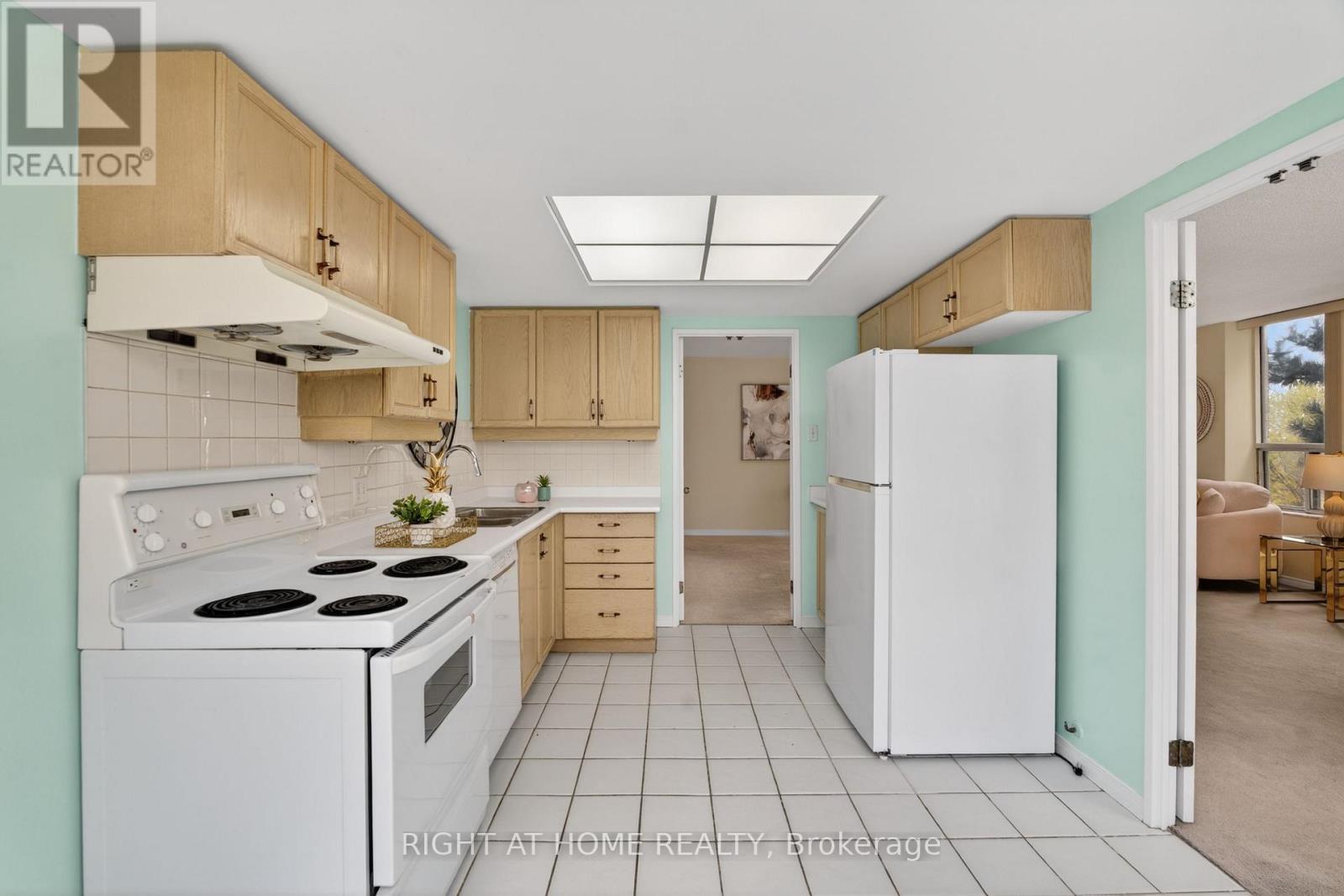 323 - 6 Humberline Drive, Toronto, Ontario  M9W 6X8 - Photo 22 - W13081788