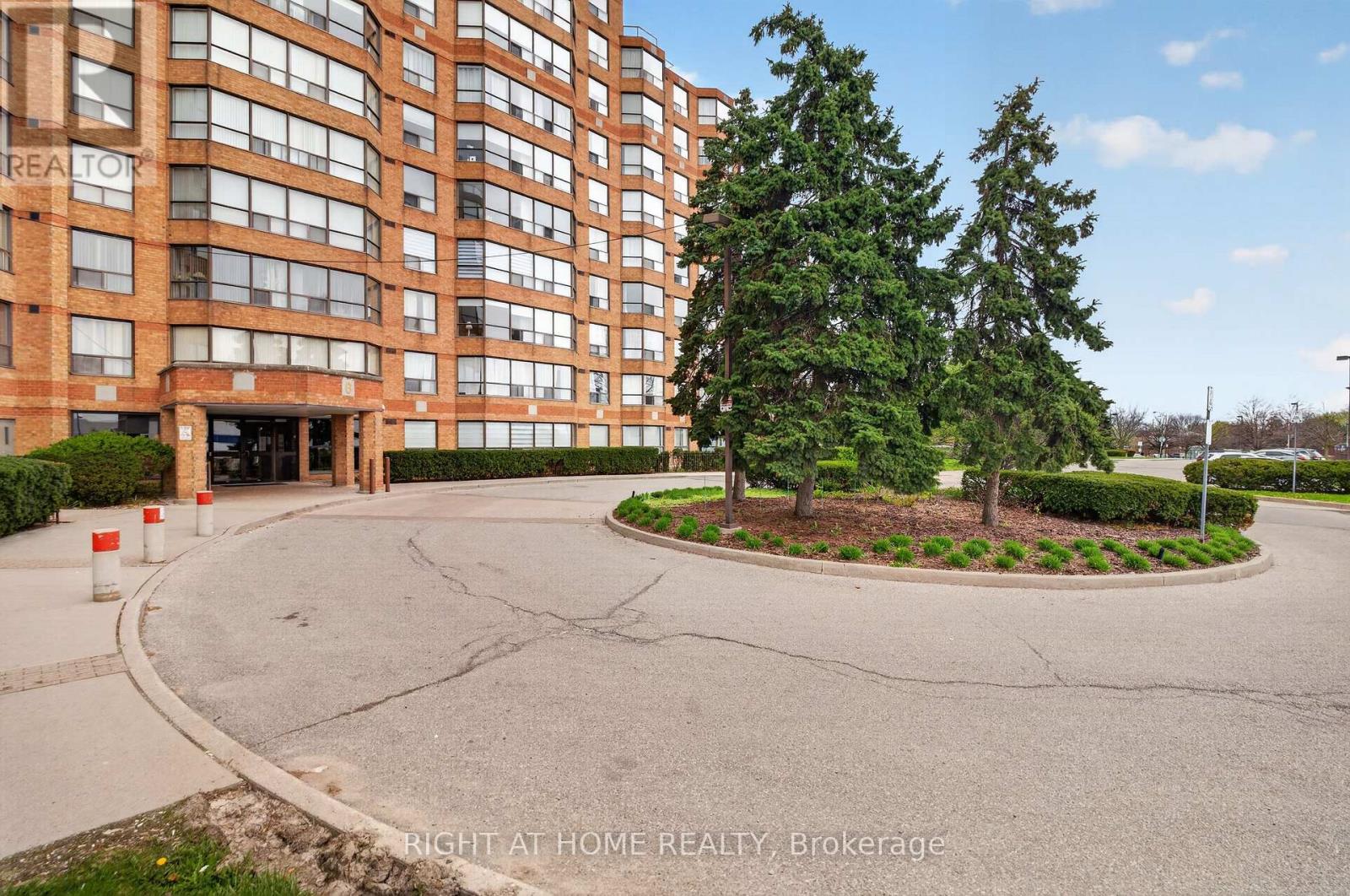323 - 6 Humberline Drive, Toronto, Ontario  M9W 6X8 - Photo 4 - W13081788