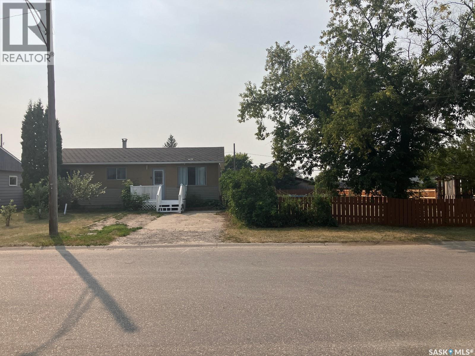 110 4th Street N, Nipawin, Saskatchewan  S0E 1E0 - Photo 2 - SK014496