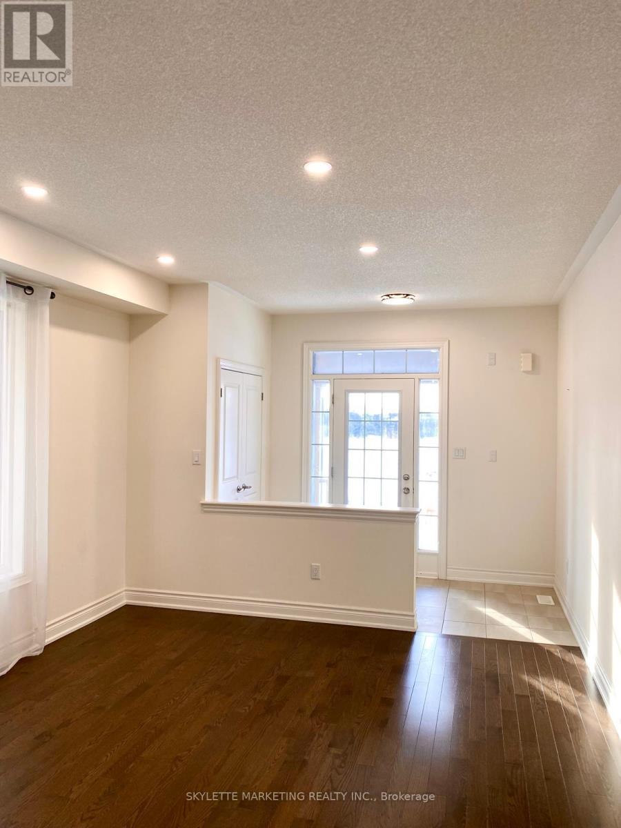 9 Grinnel Road, East Gwillimbury (Sharon), Ontario  L9N 0X7 - Photo 2 - N13081096