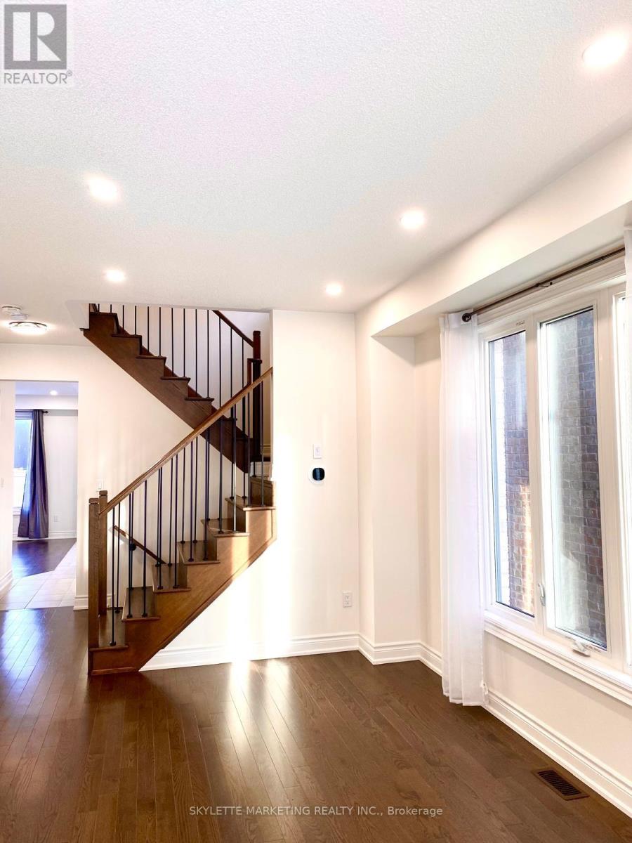 9 Grinnel Road, East Gwillimbury (Sharon), Ontario  L9N 0X7 - Photo 12 - N13081096
