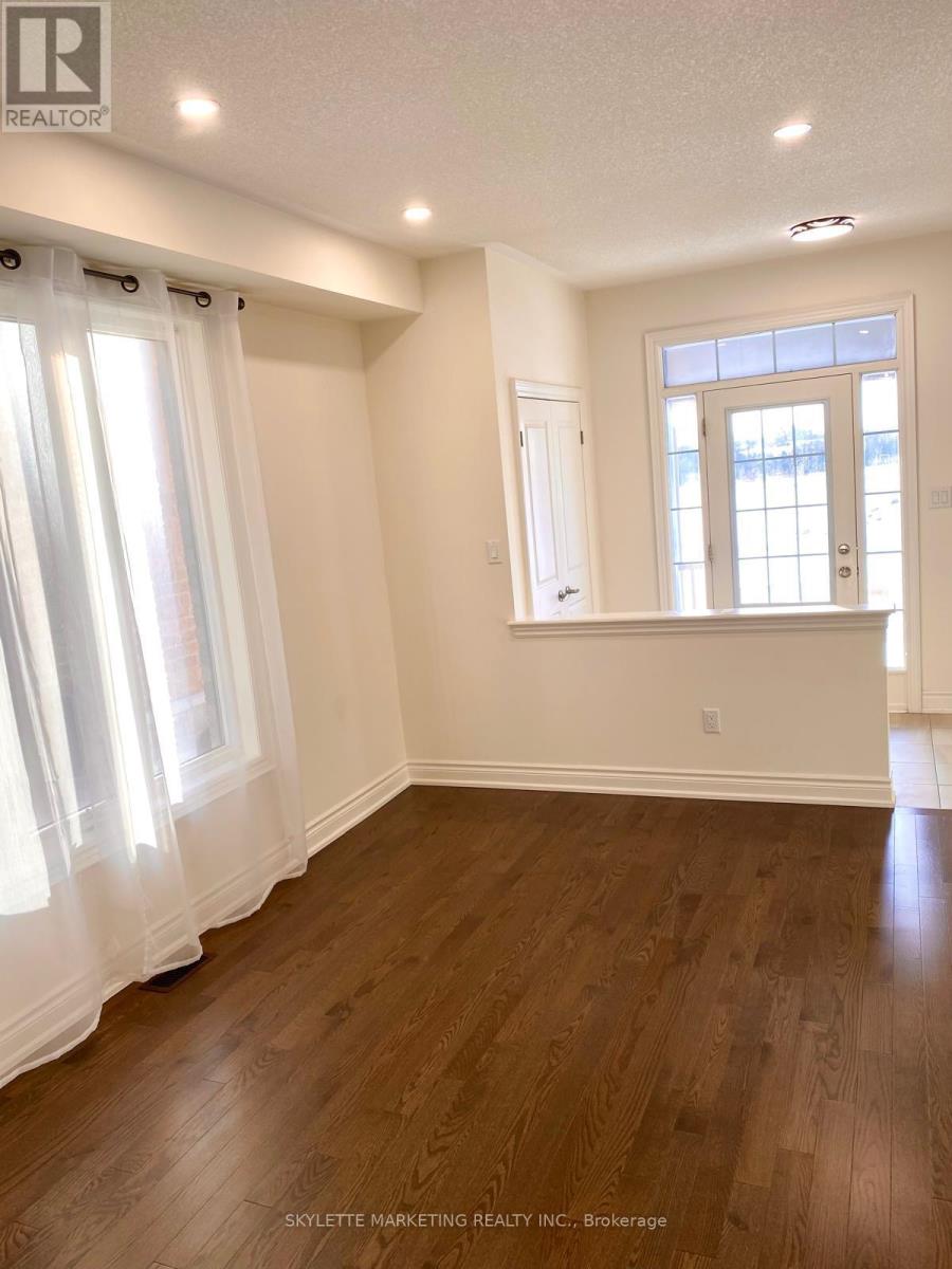9 Grinnel Road, East Gwillimbury (Sharon), Ontario  L9N 0X7 - Photo 3 - N13081096