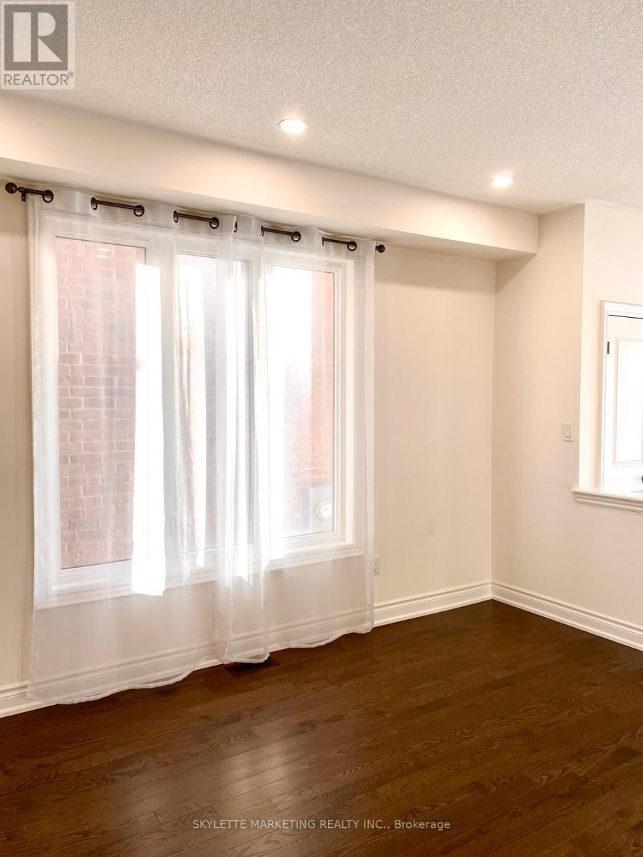 9 Grinnel Road, East Gwillimbury (Sharon), Ontario  L9N 0X7 - Photo 7 - N13081096