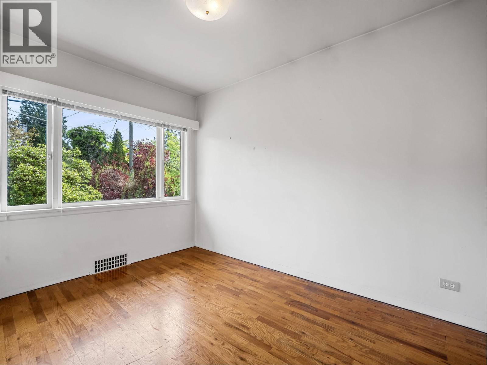 2762 Newmarket Drive, North Vancouver, British Columbia  V7R 2T4 - Photo 9 - R3119325