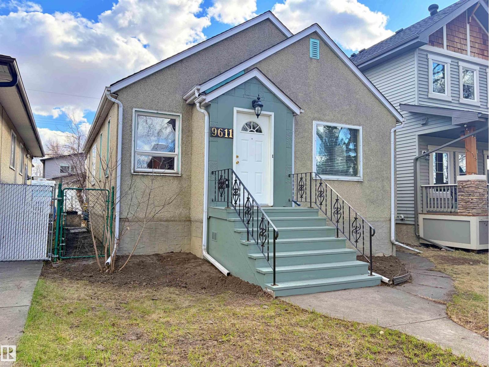 9611 81 Av NW, Edmonton, Alberta  T6C 0X6 - Photo 2 - E4485645