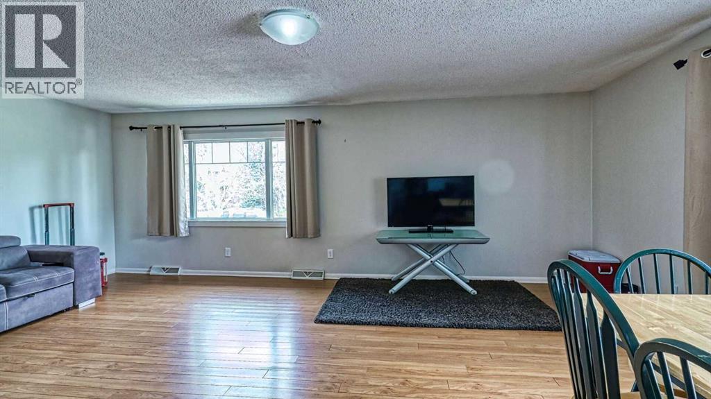 5924 Bow Crescent Nw, Calgary, Alberta  T3B 2B7 - Photo 11 - A2306483