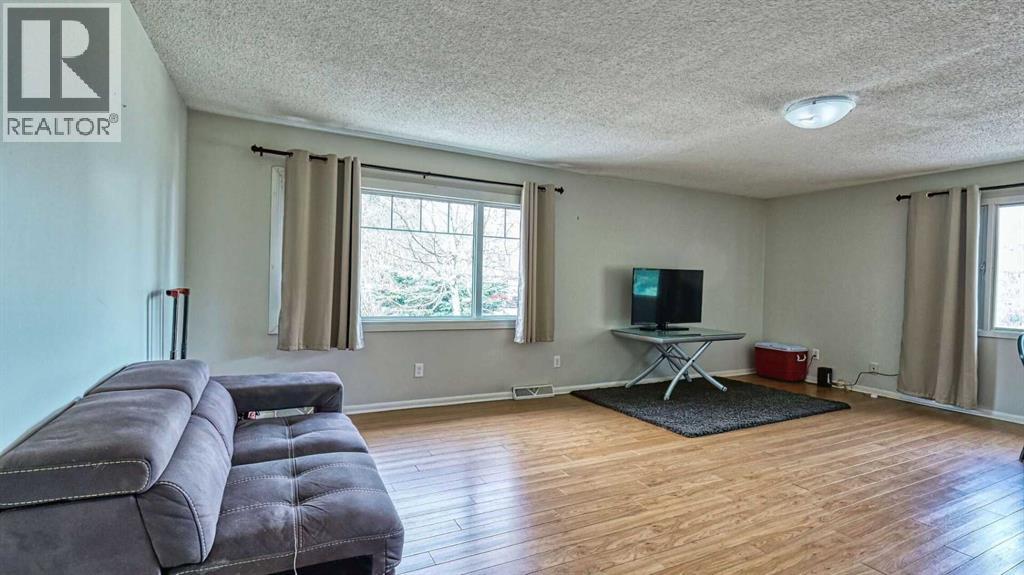 5924 Bow Crescent Nw, Calgary, Alberta  T3B 2B7 - Photo 6 - A2306483
