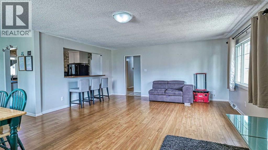 5924 Bow Crescent Nw, Calgary, Alberta  T3B 2B7 - Photo 9 - A2306483