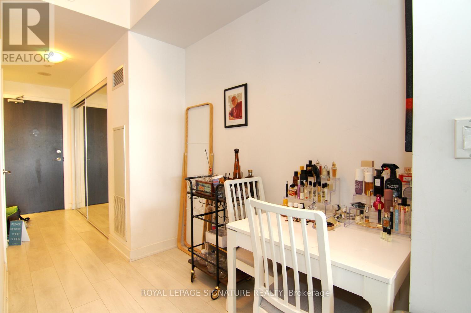 305 - 50 Bruyeres Mews, Toronto (Niagara), Ontario  M5V 0A7 - Photo 10 - C13081922