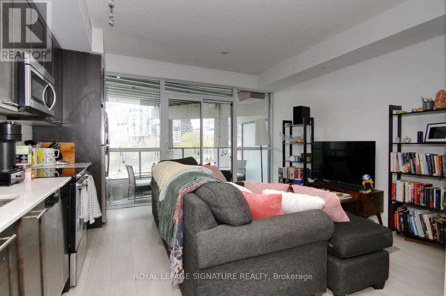 305 - 50 Bruyeres Mews, Toronto (Niagara), Ontario  M5V 0A7 - Photo 4 - C13081922