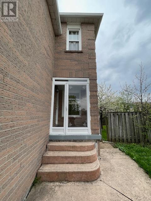 1354 Hazel Mccleary Drive, Oakville, Ontario  L6J 7A8 - Photo 3 - W13081932