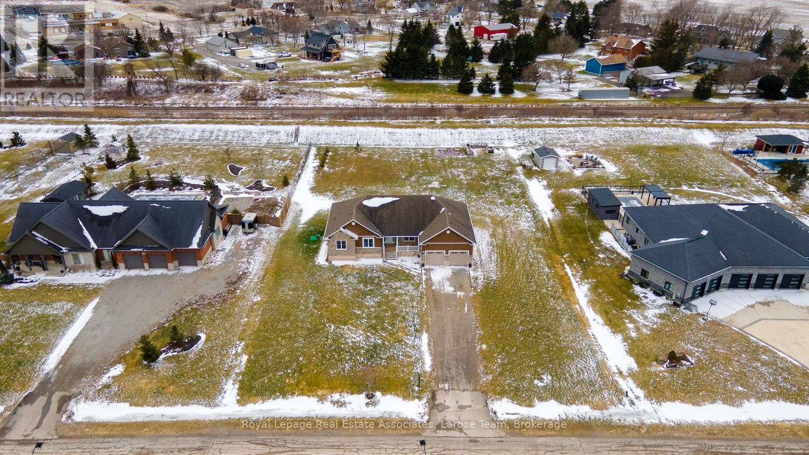 5484 Attema Crescent, West Lincoln, Ontario  L0R 1Y0 - Photo 3 - X13029598