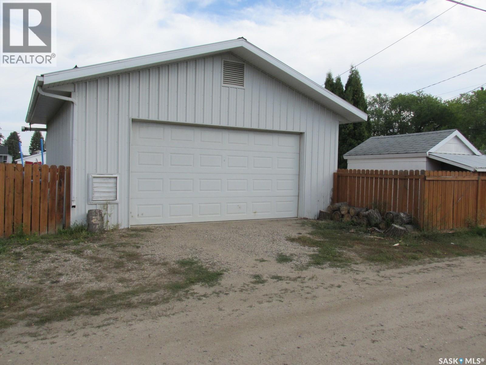 302 7th Avenue W, Nipawin, Saskatchewan  S0E 1E0 - Photo 41 - SK034271