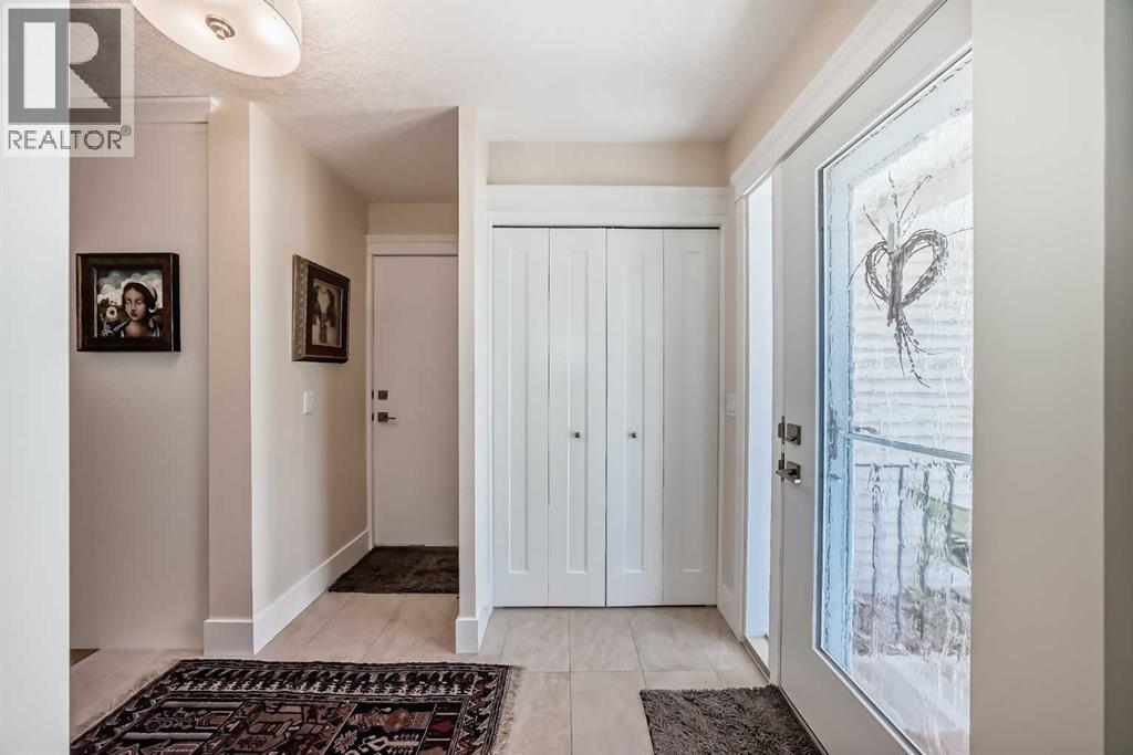 16 Vandoos Gardens Nw, Calgary, Alberta  T3A 4W4 - Photo 2 - A2306966