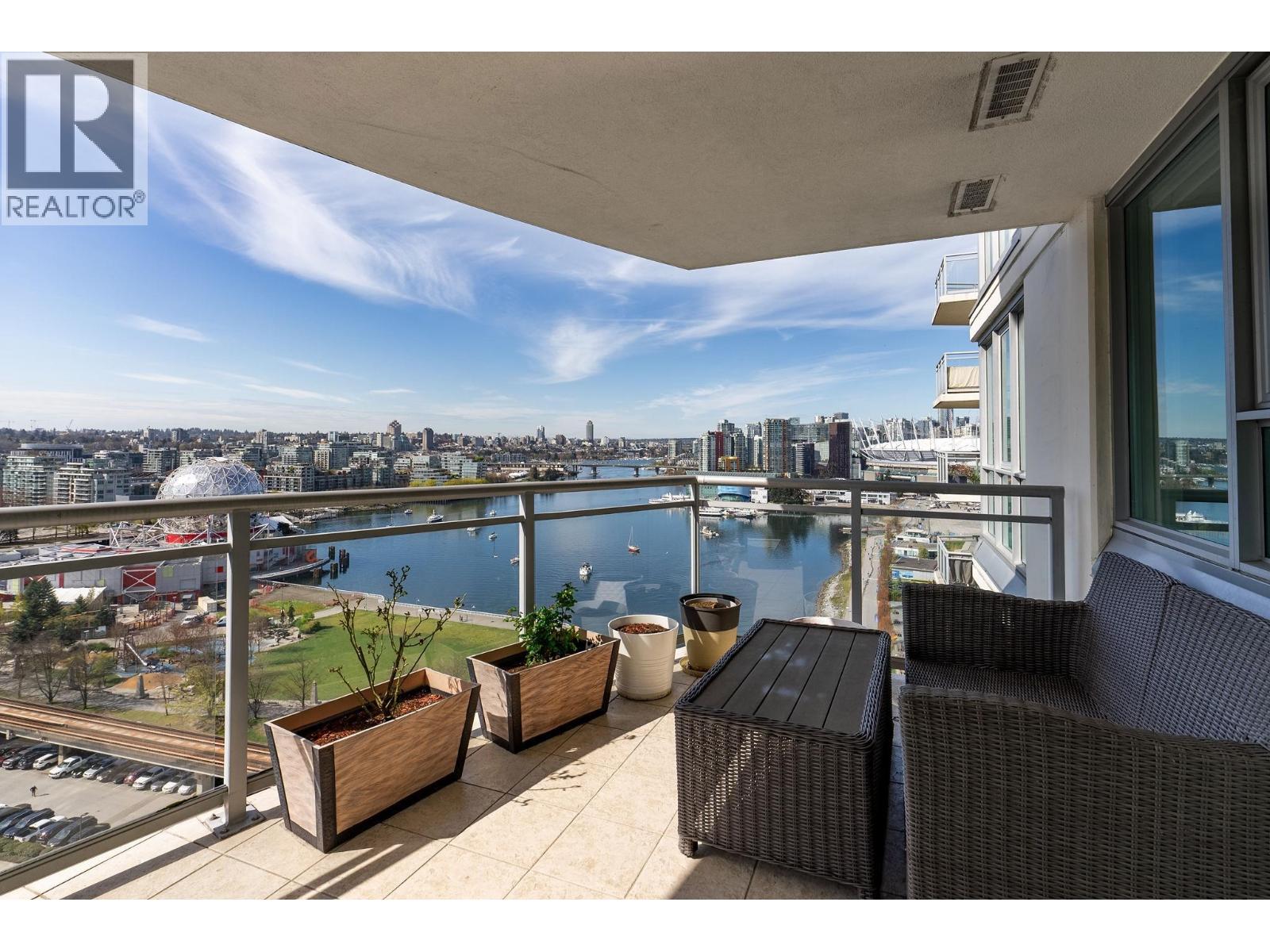 2004 120 MILROSS AVENUE, vancouver, British Columbia