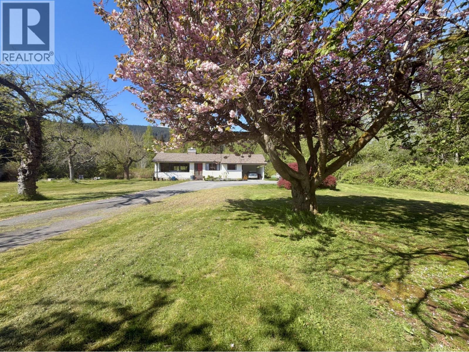 1346 RUSSELL ROAD, gibsons, British Columbia