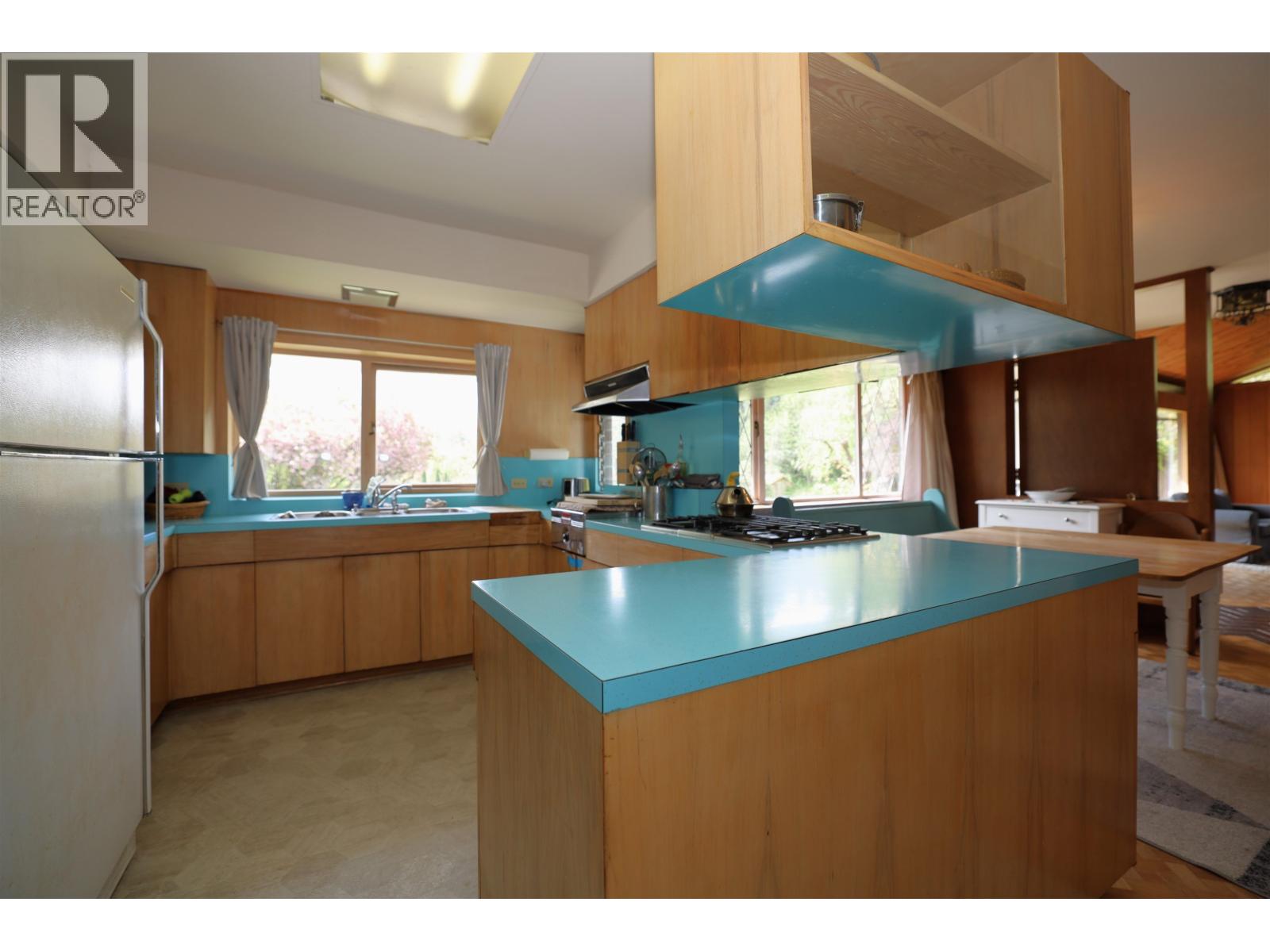 1346 Russell Road, Gibsons, British Columbia  V0N 1V2 - Photo 13 - R3119342