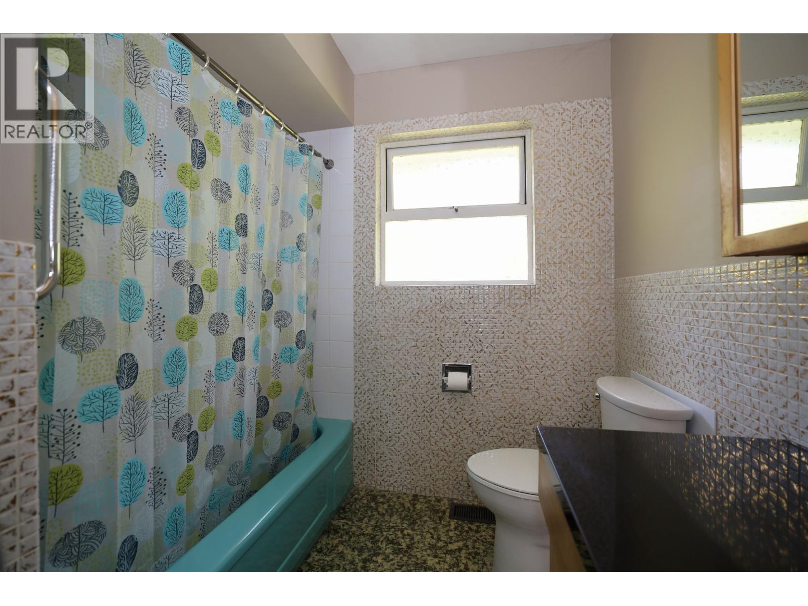 1346 Russell Road, Gibsons, British Columbia  V0N 1V2 - Photo 16 - R3119342