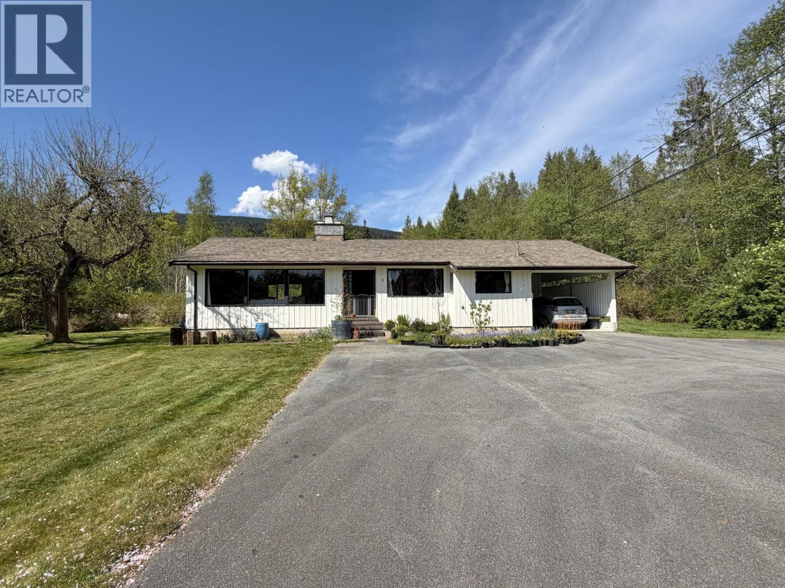 1346 Russell Road, Gibsons, British Columbia  V0N 1V2 - Photo 2 - R3119342