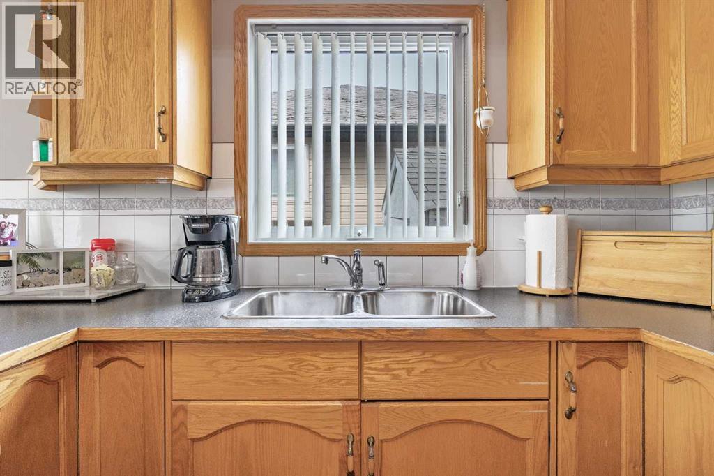 27 Upland Manor, Brooks, Alberta  T1R 1L4 - Photo 10 - A2303467