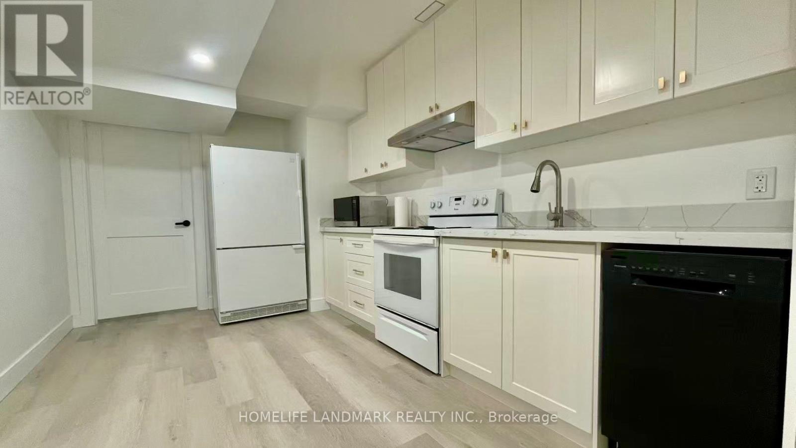 1556 Crestview Avenue, Mississauga, Ontario  L5G 3P6 - Photo 3 - W13081978