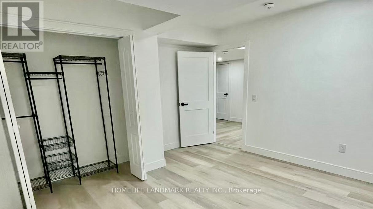 1556 Crestview Avenue, Mississauga, Ontario  L5G 3P6 - Photo 5 - W13081978