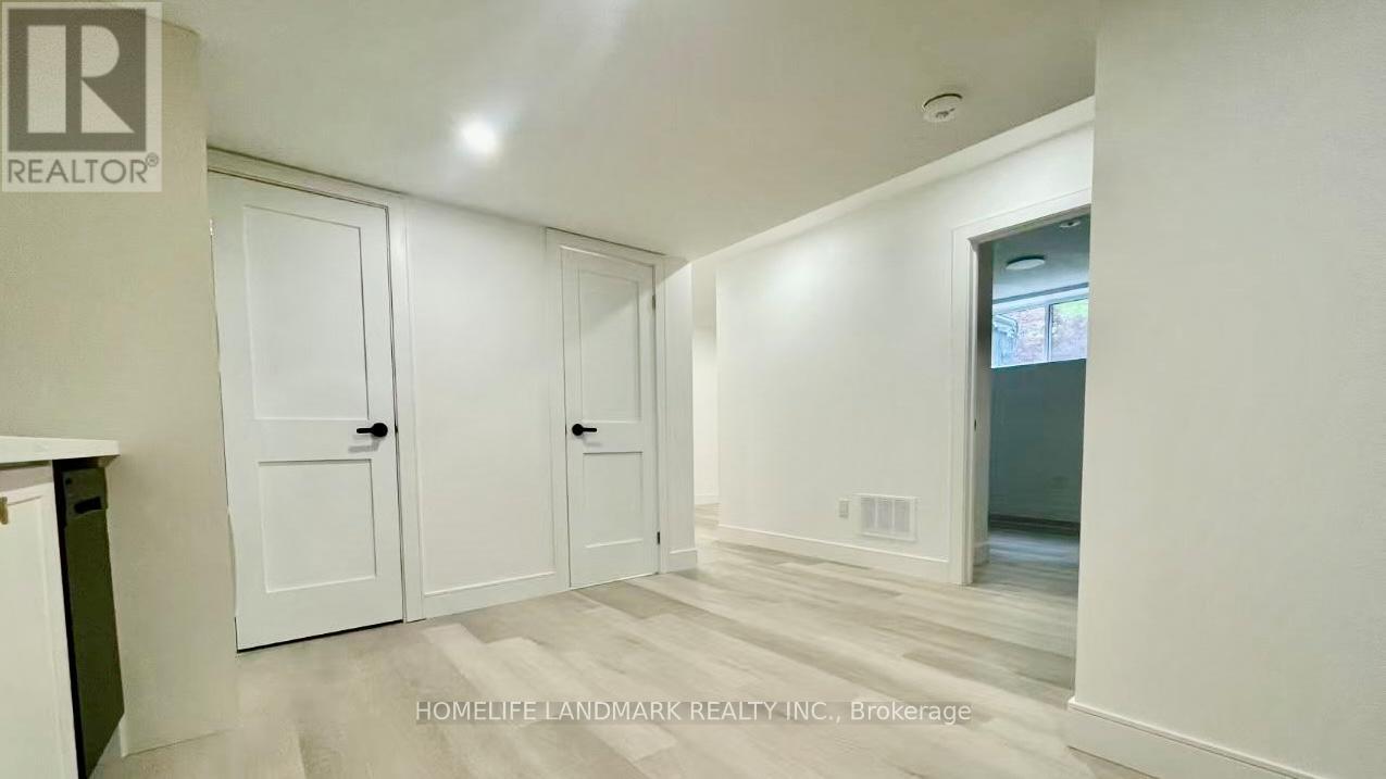 1556 Crestview Avenue, Mississauga, Ontario  L5G 3P6 - Photo 7 - W13081978