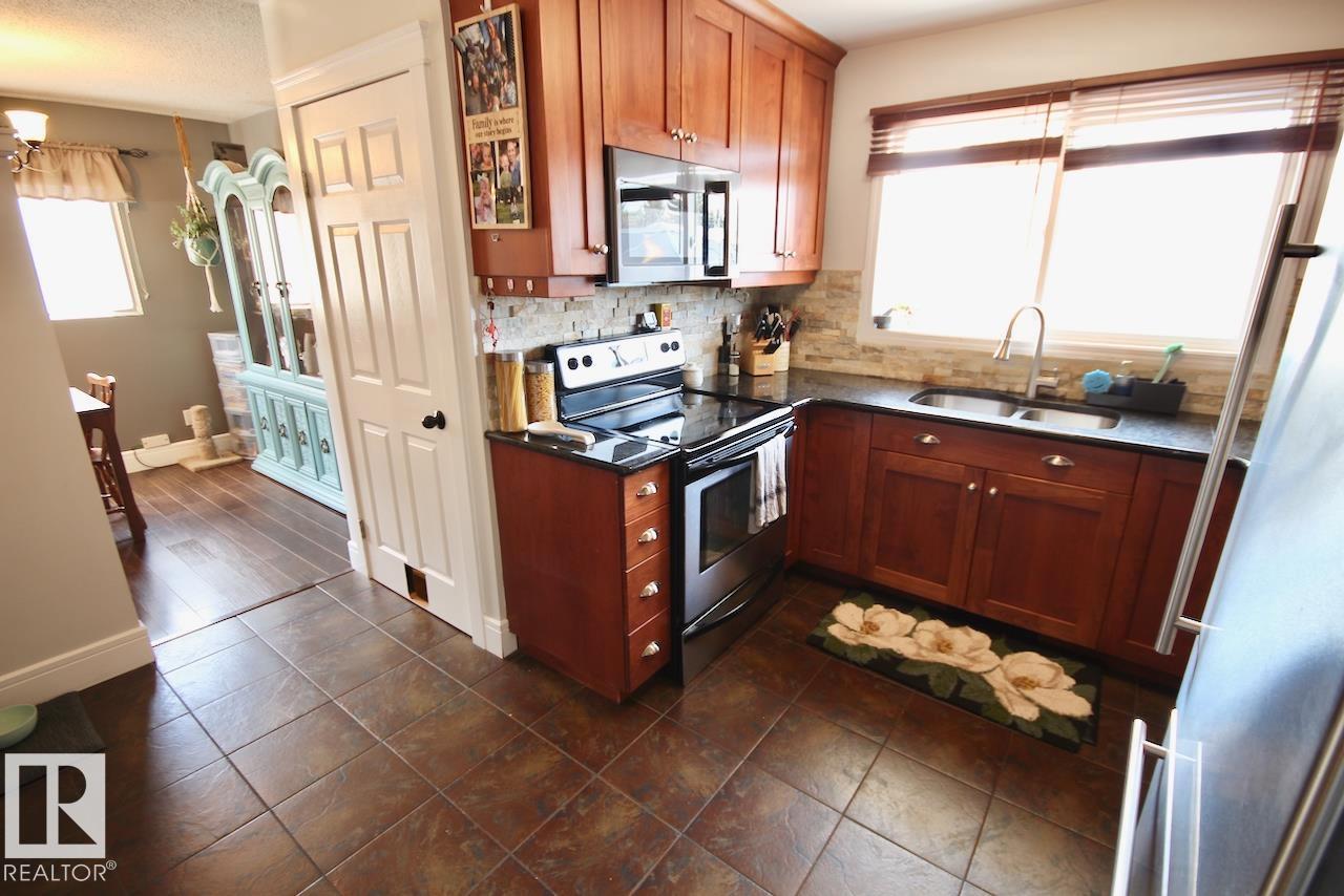 8607 35a Av NW, Edmonton, Alberta  T6K 0C3 - Photo 14 - E4485698