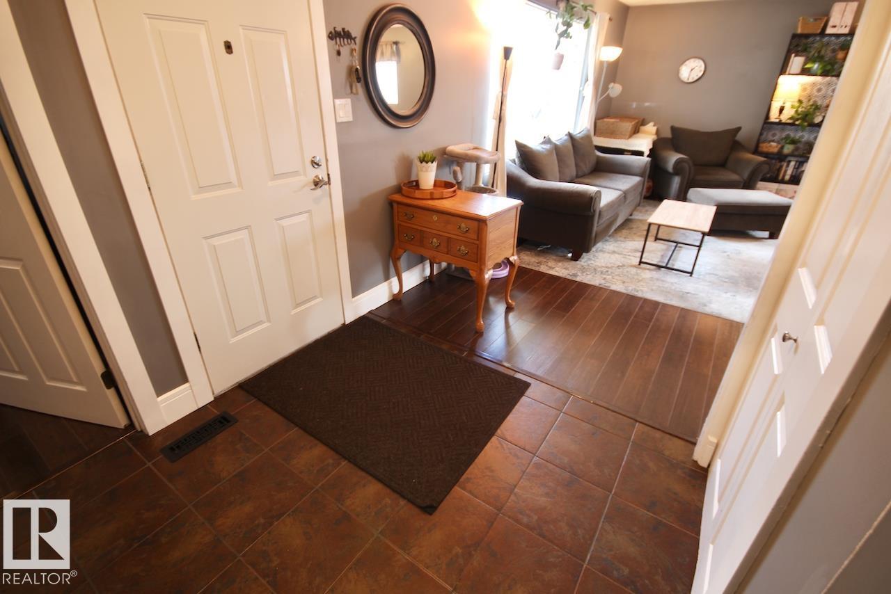 8607 35a Av NW, Edmonton, Alberta  T6K 0C3 - Photo 2 - E4485698