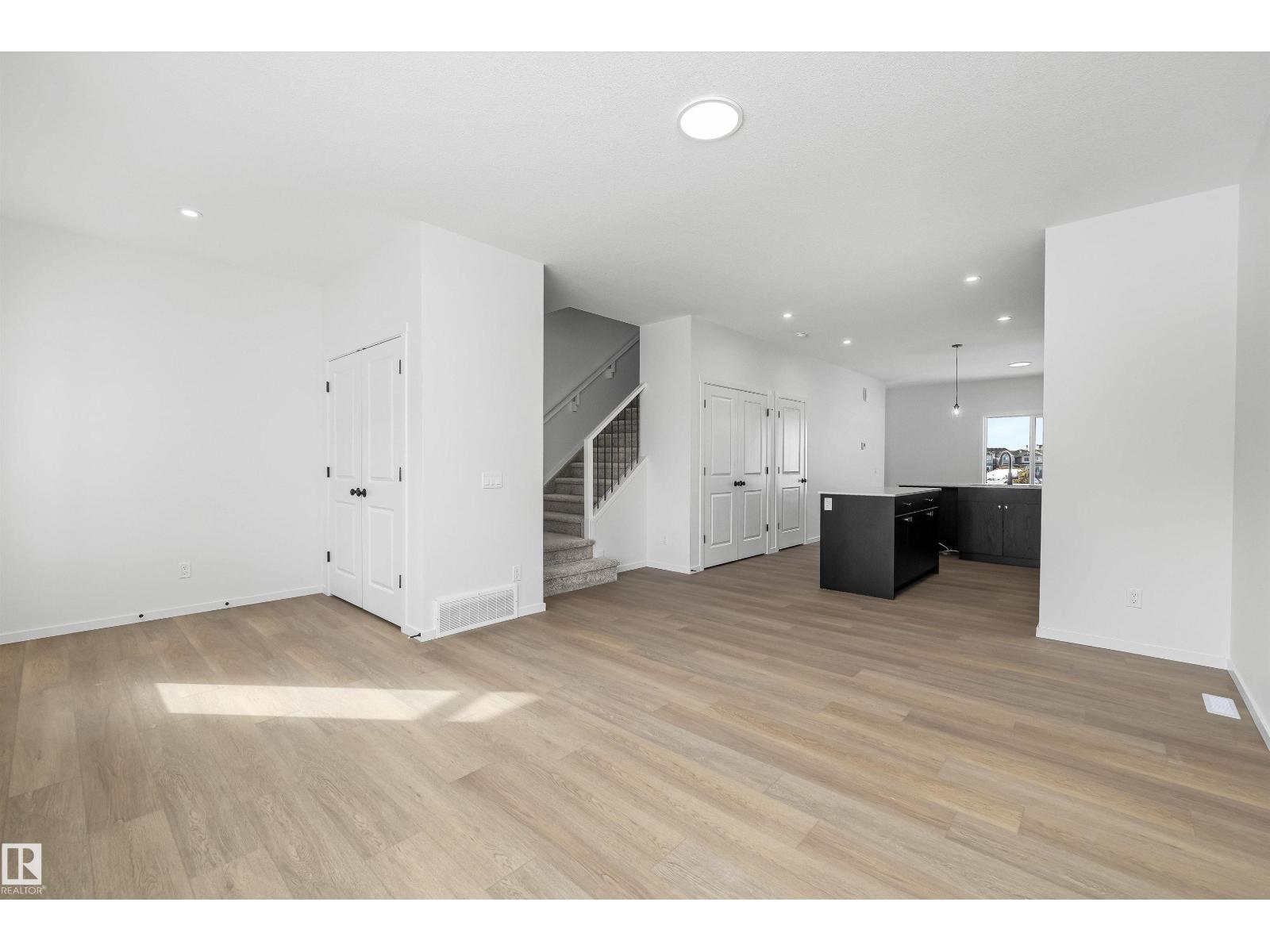 276 Chappelle Dr SW, Edmonton, Alberta  T6W 5R4 - Photo 4 - E4485701