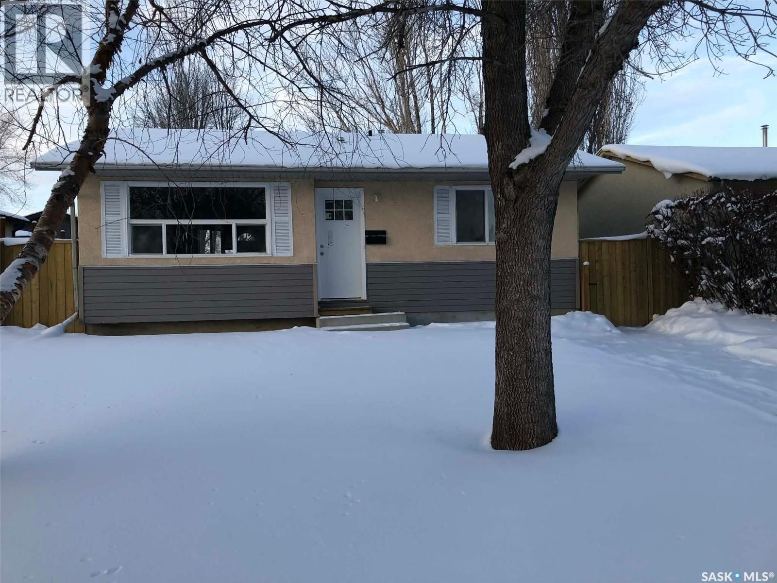 649 Douglas Crescent, Saskatoon, Saskatchewan  S7L 4T9 - Photo 2 - SK034868