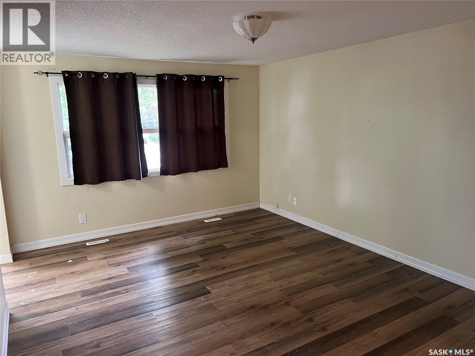 649 Douglas Crescent, Saskatoon, Saskatchewan  S7L 4T9 - Photo 3 - SK034868