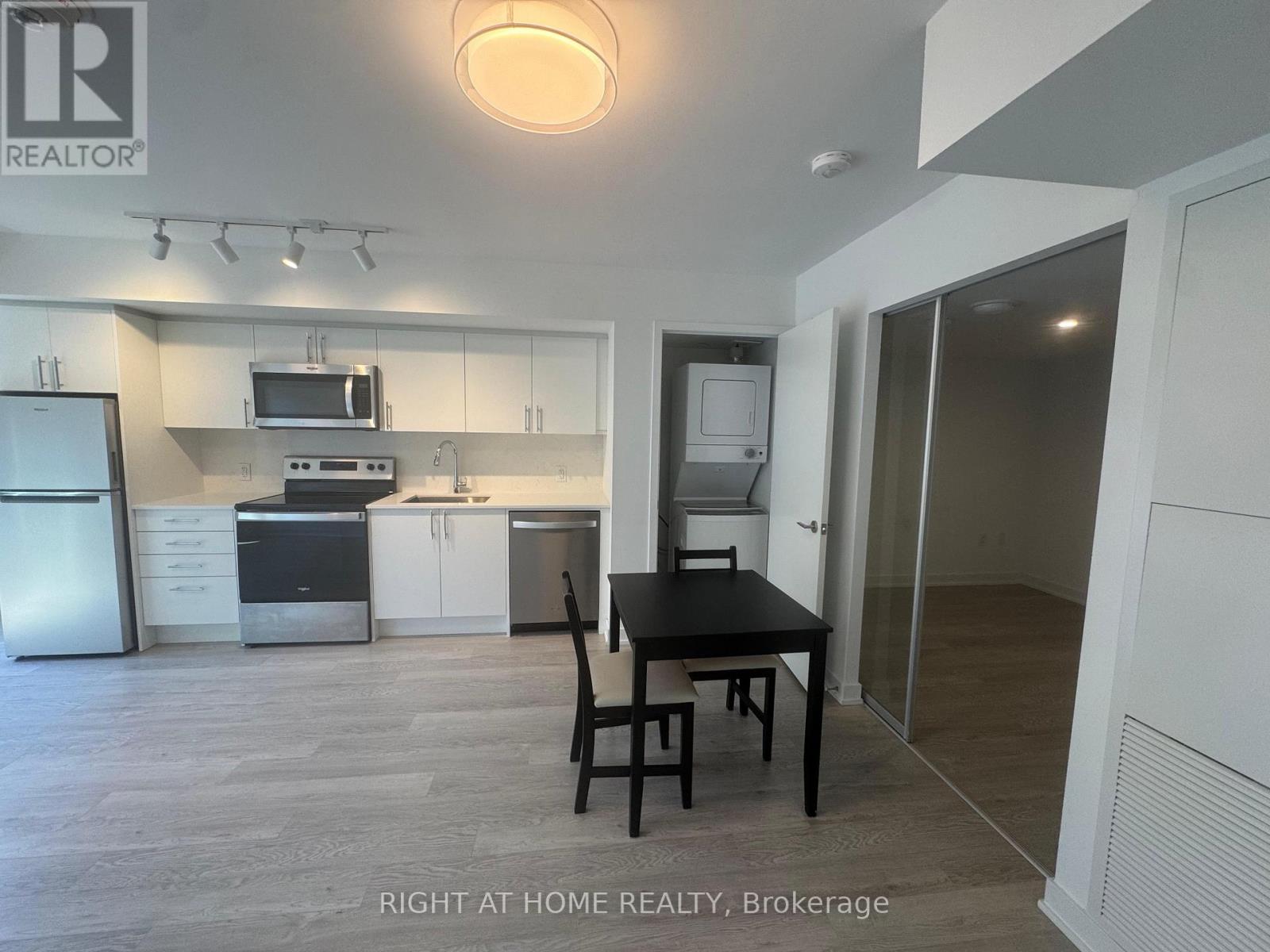322 - 3 Strathgowan Avenue, Toronto, Ontario  M4N 1B8 - Photo 13 - C13082004