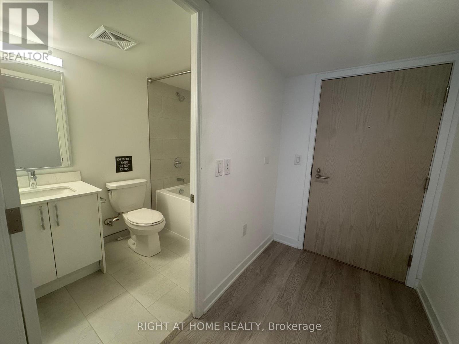 322 - 3 Strathgowan Avenue, Toronto, Ontario  M4N 1B8 - Photo 18 - C13082004