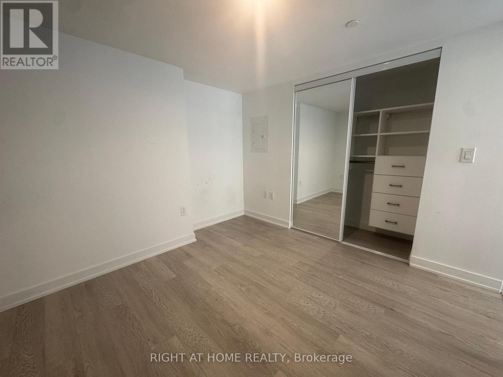 322 - 3 Strathgowan Avenue, Toronto, Ontario  M4N 1B8 - Photo 19 - C13082004