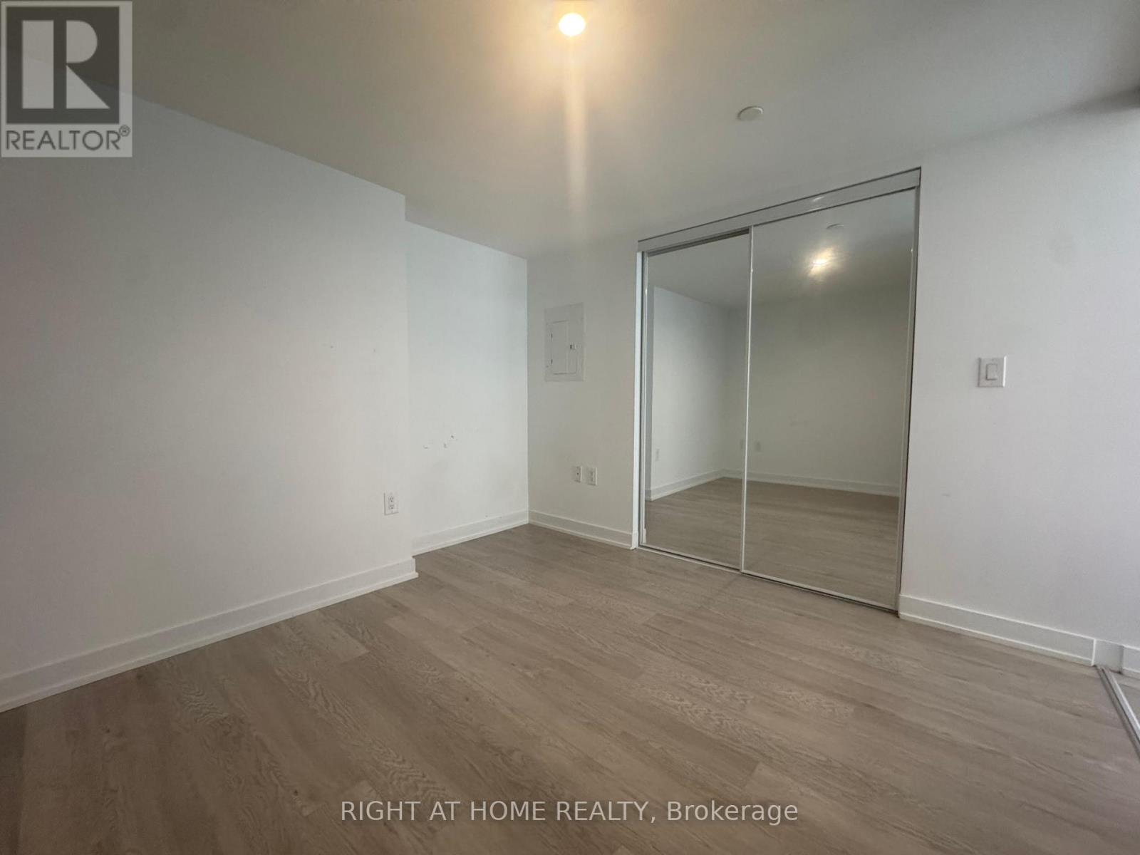 322 - 3 Strathgowan Avenue, Toronto, Ontario  M4N 1B8 - Photo 2 - C13082004