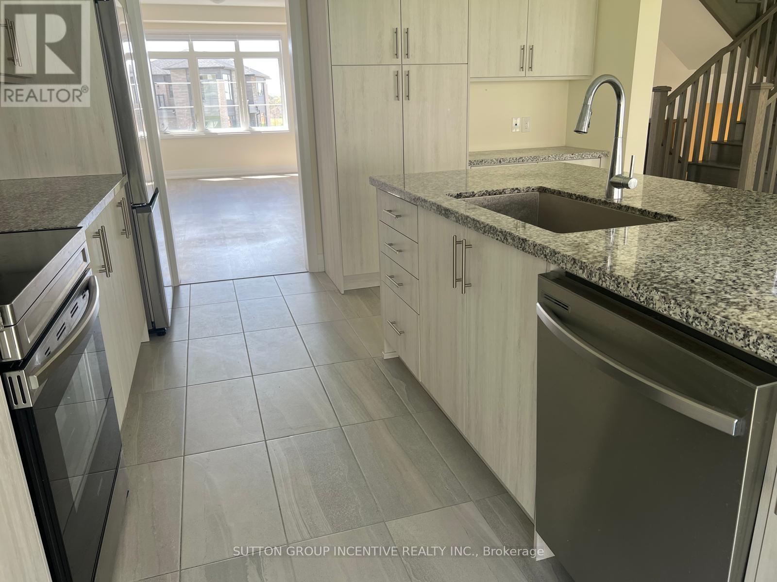 47 Bearberry Road, Springwater, Ontario  L9X 2E1 - Photo 7 - S13082002