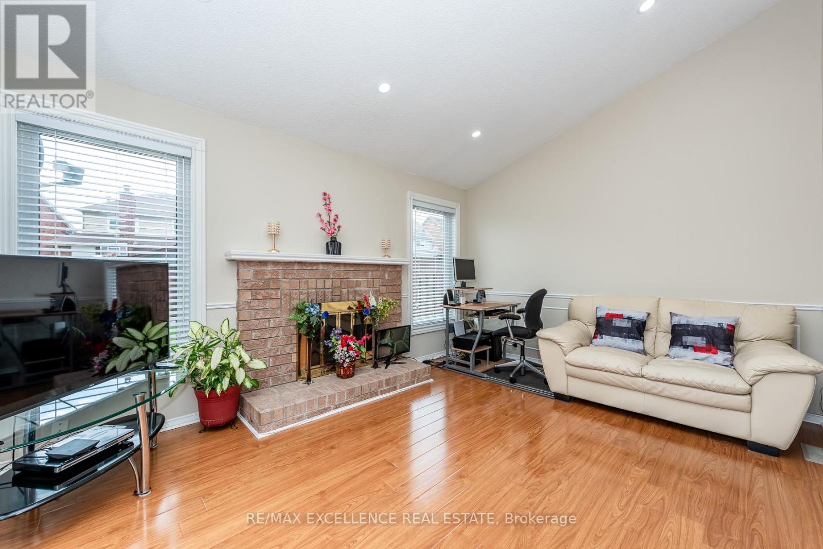 71 Rocky Mountain Crescent, Brampton, Ontario  L6R 1E7 - Photo 11 - W13081998