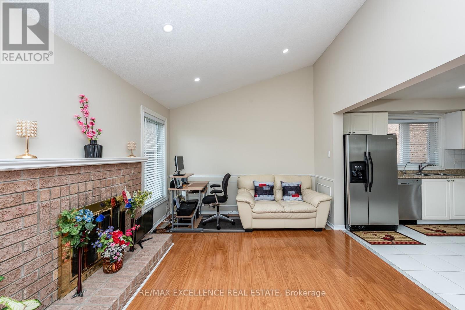 71 Rocky Mountain Crescent, Brampton, Ontario  L6R 1E7 - Photo 12 - W13081998