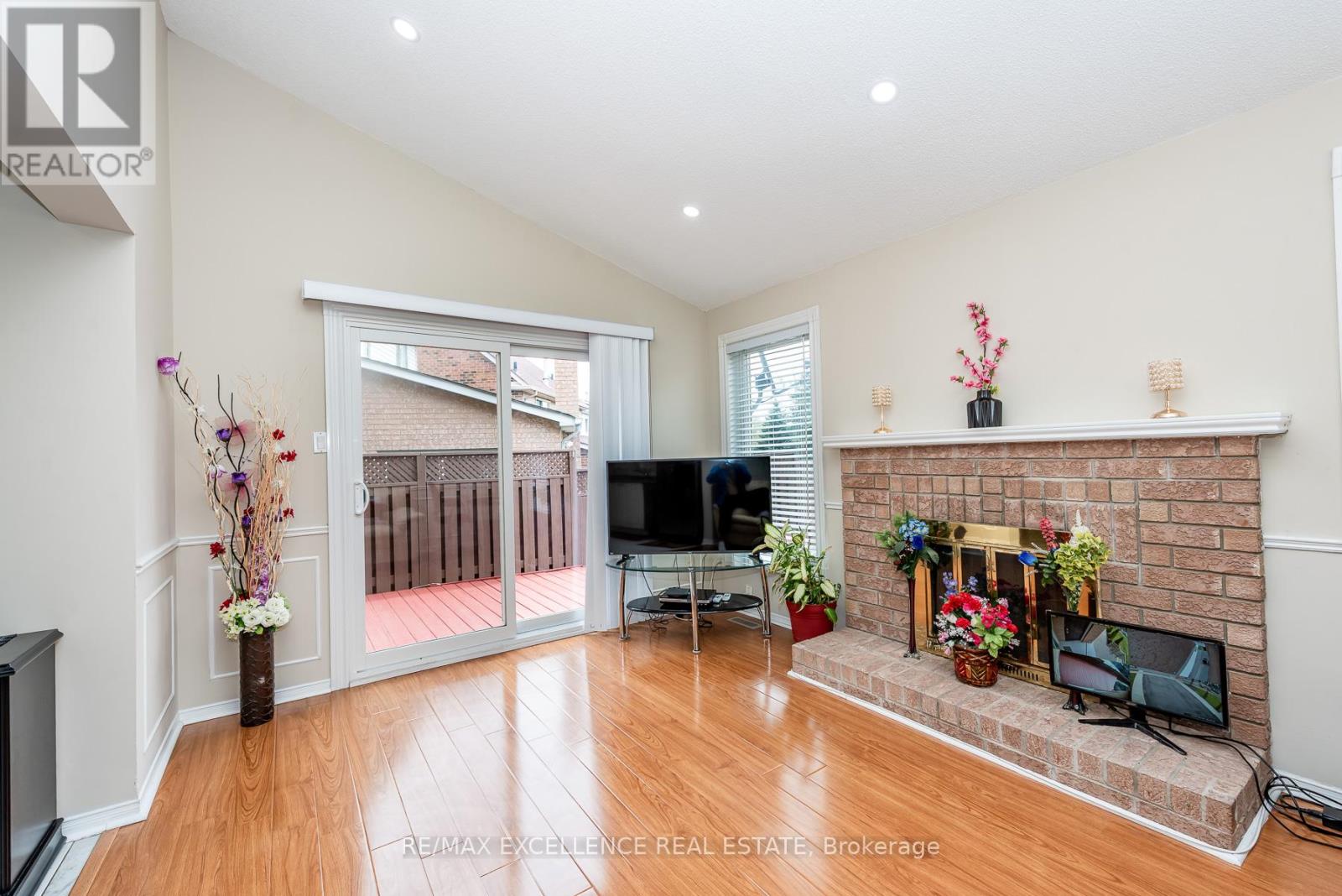 71 Rocky Mountain Crescent, Brampton, Ontario  L6R 1E7 - Photo 13 - W13081998