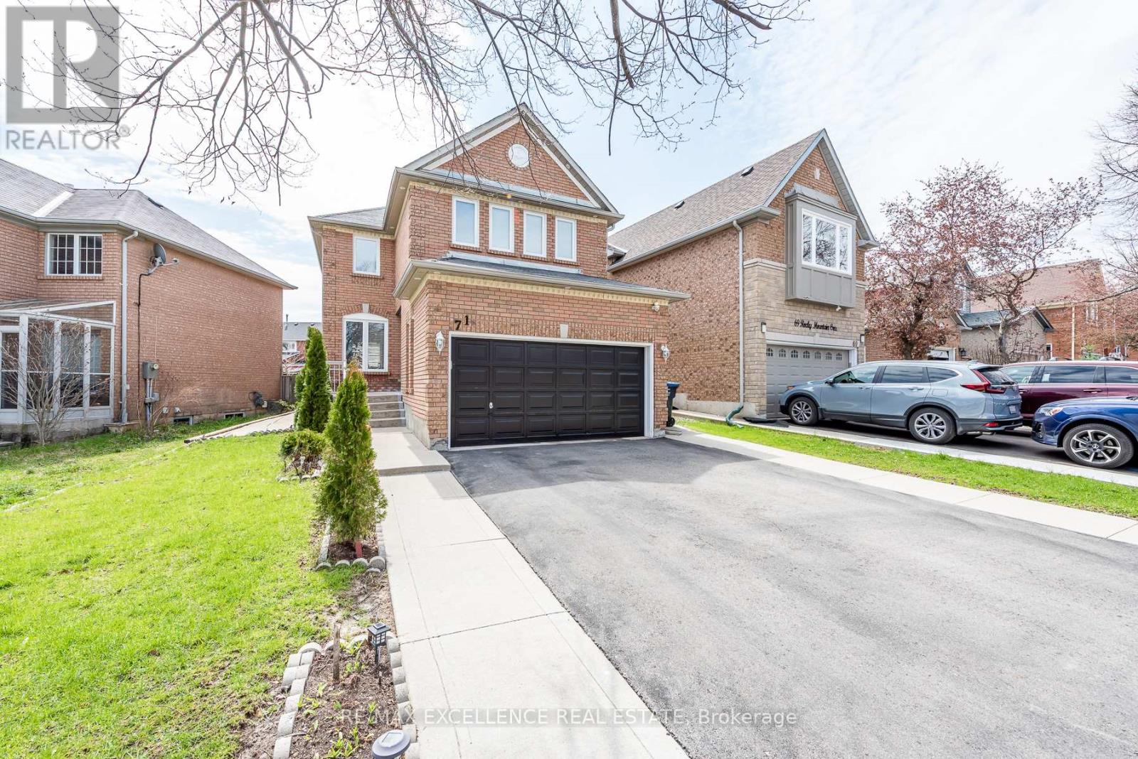 71 Rocky Mountain Crescent, Brampton, Ontario  L6R 1E7 - Photo 2 - W13081998