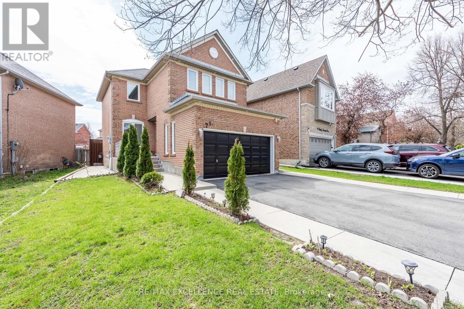 71 Rocky Mountain Crescent, Brampton, Ontario  L6R 1E7 - Photo 3 - W13081998